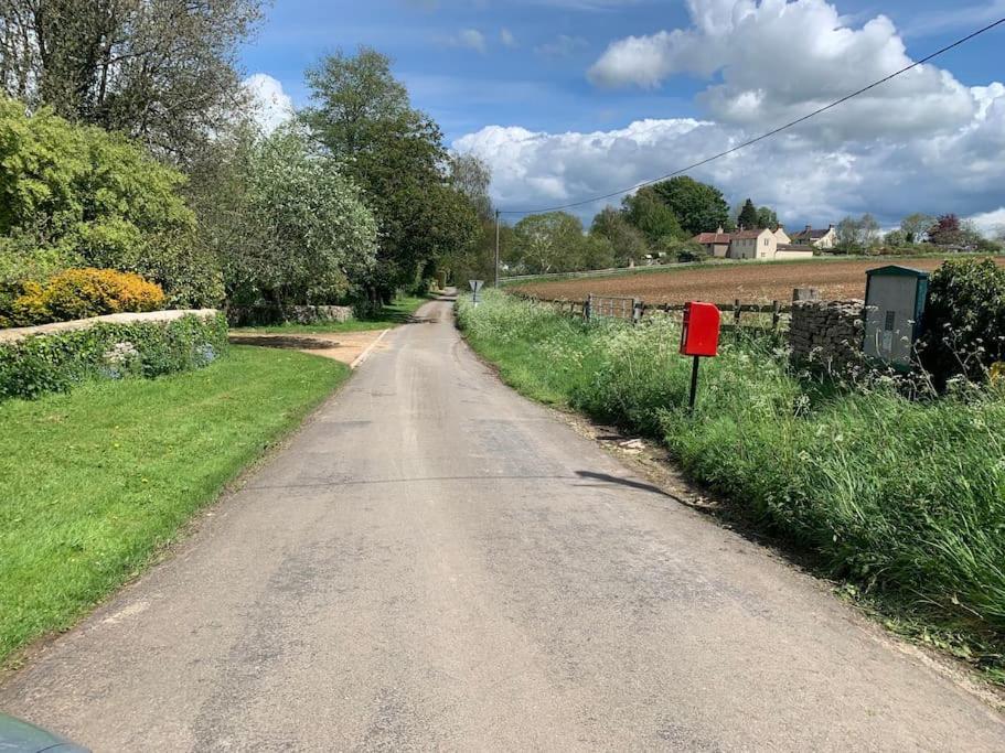 Cosy Cotswolds Retreat Near Bath & Castle Combe Leilighet Chippenham  Eksteriør bilde