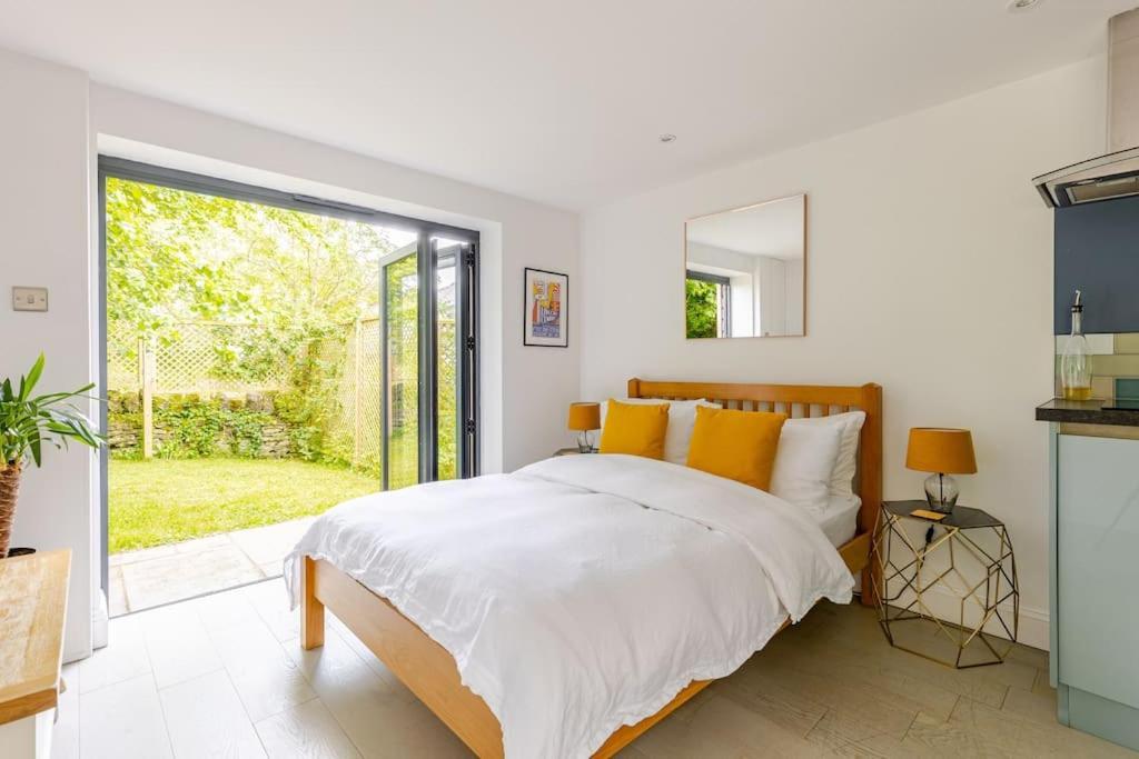 Cosy Cotswolds Retreat Near Bath & Castle Combe Leilighet Chippenham  Eksteriør bilde