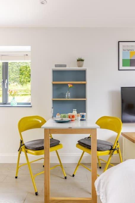 Cosy Cotswolds Retreat Near Bath & Castle Combe Leilighet Chippenham  Eksteriør bilde